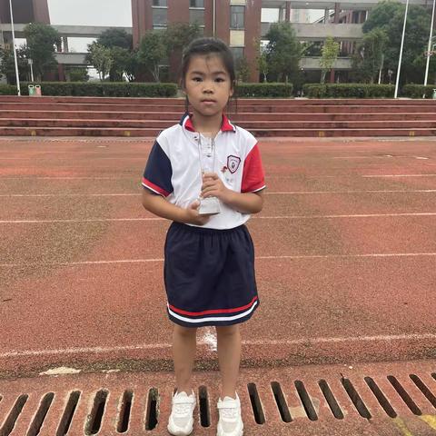 时光不语，静待花开                     ---湘潭子敬学校2210班