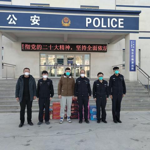 警校共建促和谐  团结互助一家亲 --库尔勒市第五中学“中国警察节”慰问活动