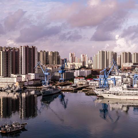 青岛夏天的美艳在【小港湾毗邻的胶州湾和邮轮母港】