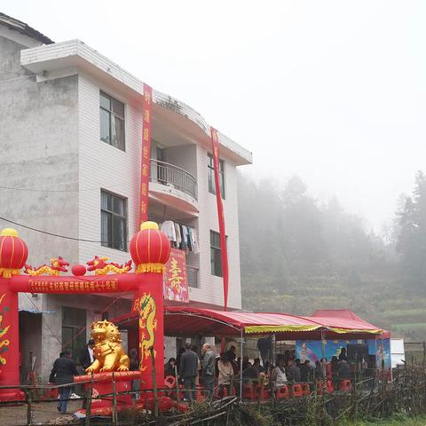 母亲康伍华七十寿辰留影