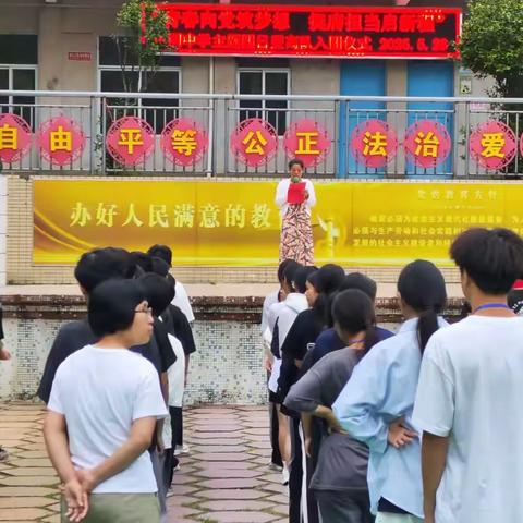 “青春向党筑梦想·挺膺担当启新程”——里洞中学主题团日暨离队入团仪式活动