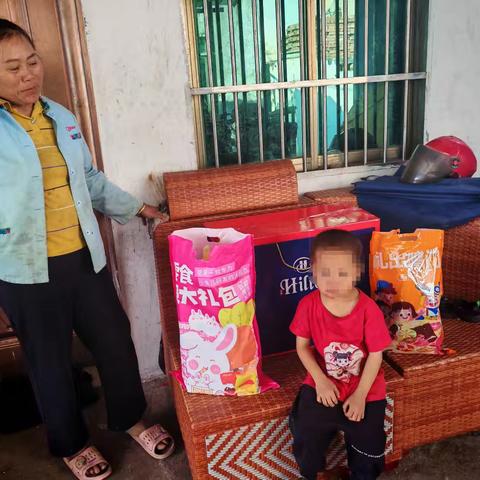 番阳镇妇联开展“暖冬行动” 为空巢老人与儿童送温暖