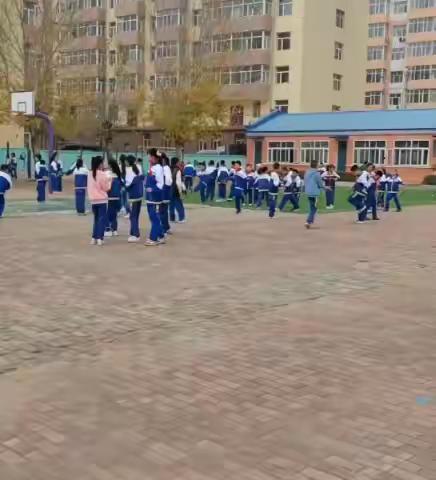 “绳”彩飞扬，跳动童年第六小学跳绳比赛