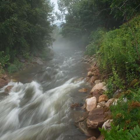 一溪流水      流水慢门拍摄