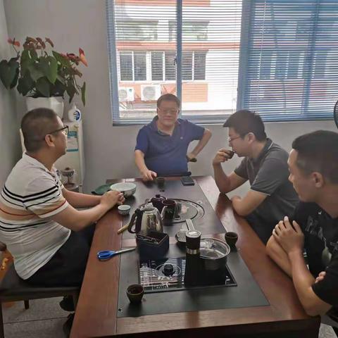 区领导下沉金山工业园区督导台风防御工作