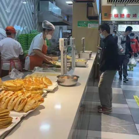 堂送兼顾 | 昼夜连轴——莘莘食堂疫情期间重邮餐饮保障工作简略