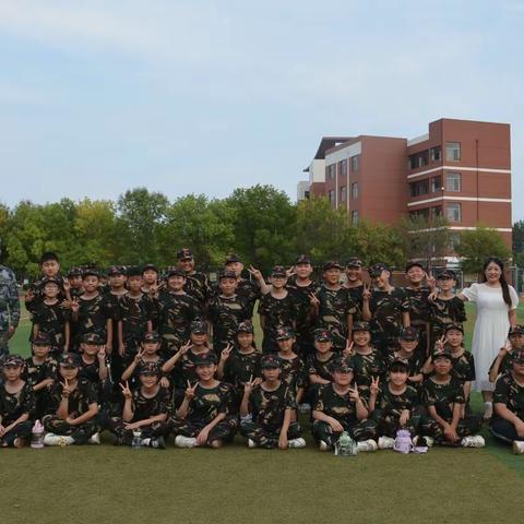班级日志——军训迎开学，英姿展风采