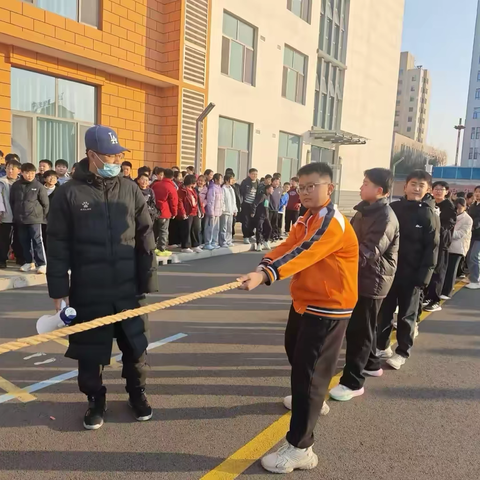 “新年齐聚力，拔河展风采”龙城小学教育集团西校区六年级拔河风采展示
