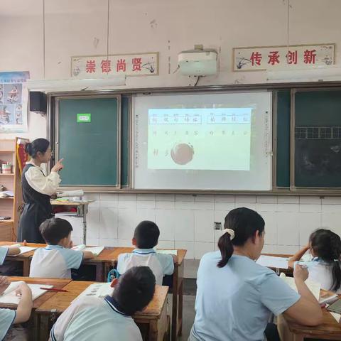 凝聚智慧，共展精彩——仲村镇中心校二年级语文组集体备课展示活动