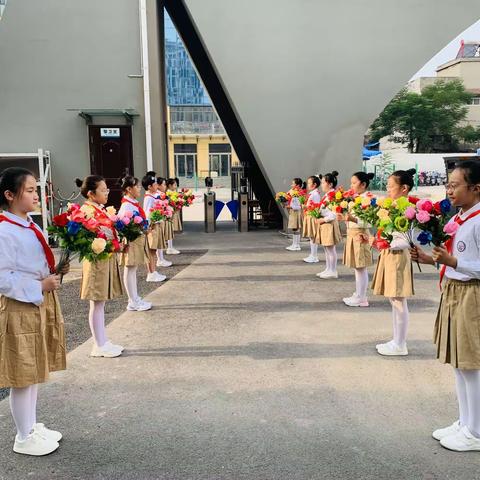 “一路有您 感恩同行”——丛台区实验小学北校区感恩教师主题升旗仪式