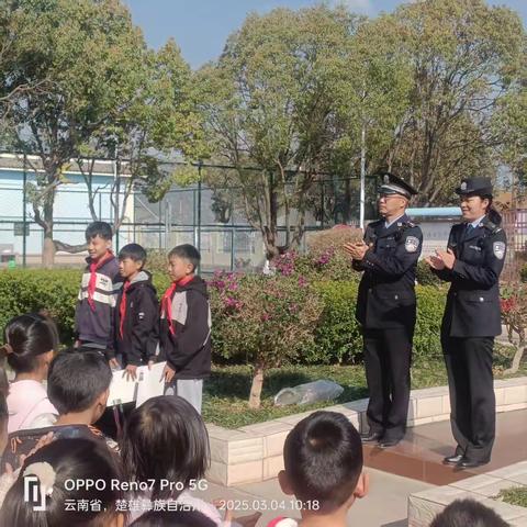 拾金不昧好少年，传递雷锋正能量