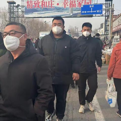 和庄镇应急办查看集市烟花爆竹违法销售行动