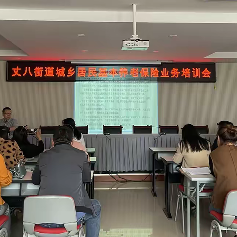 送社保政策进村入户，高新区社会事业服务局开展“社保服务进万家”活动