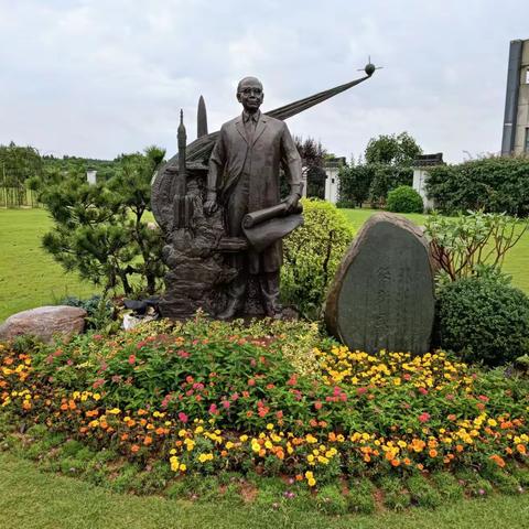 学习院士精神，感恩伟大时代——宣州区老体协掼牌分会举行向任新民院士塑像敬献花篮仪式