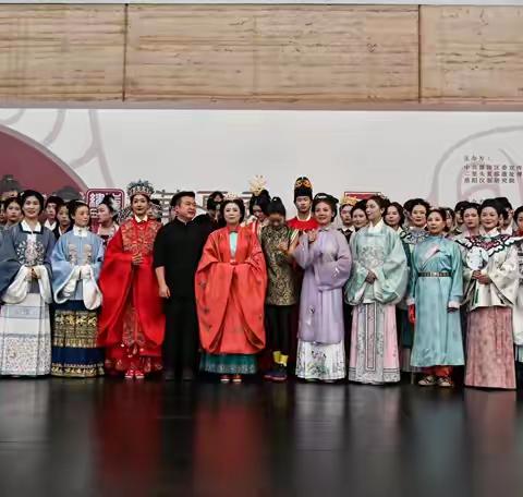 国庆期间人潮涌  金秋时节“华夏秀”