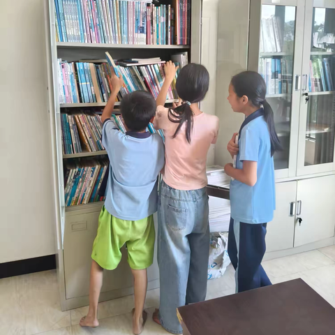 重合村委会开展农家书屋第二季度阅读活动