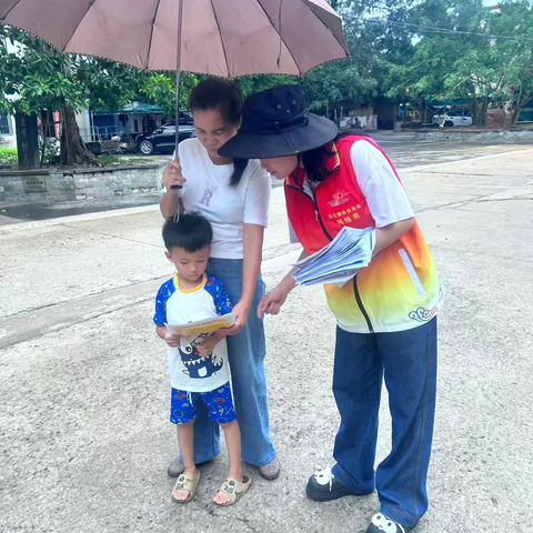 重合村委会入户走访开展“禁毒”宣传活动