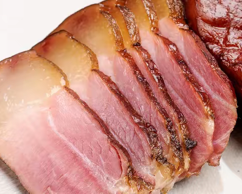 了解品尝春节不同风味的腊肉