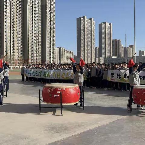 挥毫百日绘锦绣 奋楫六月耀星河——库尔勒市第八中学教育集团十八中校区2025年百日誓师大会圆满举行