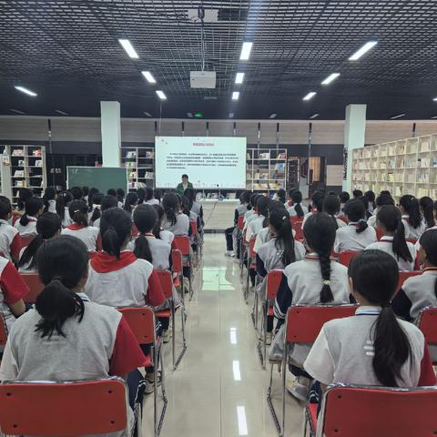 守护青春，科学筑防——我校成功举办女生性教育专题讲座