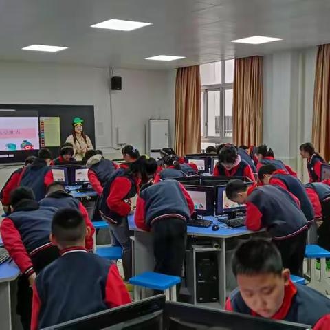 信息时代，科学育人--记科信组4月教研活动