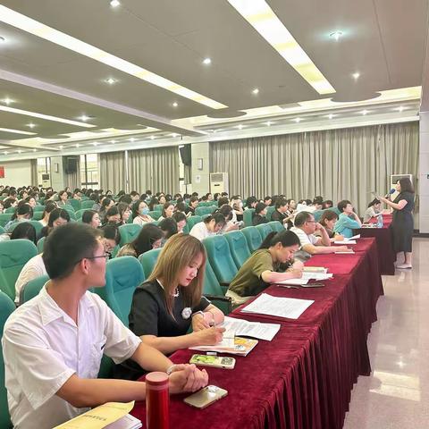 研“语”绽芳华 聚“思”共成长