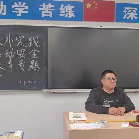 传承华夏文明，争当时代先锋—澧县一中2022级高二春季校外实践荆州方特站2217班活动纪实