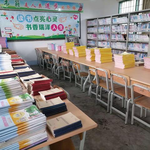 作业评比展风采 榜样引领同进步 ——黄练学区优秀作业评比展示活动