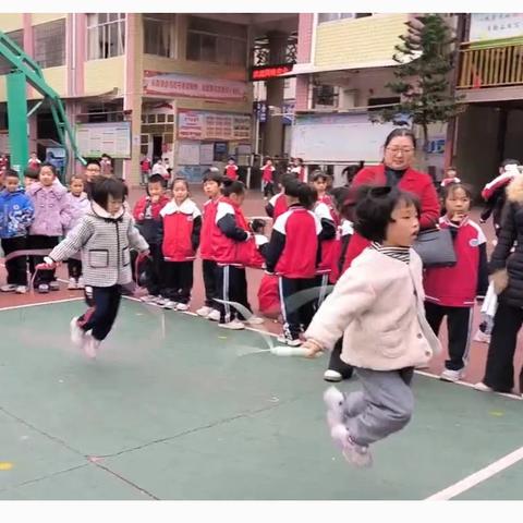 【宁远第二完全小学一年级 欧阳剑平】 "﻿跳″出快乐 "绳″釆飞扬 一年级(1)班跳绳社团美篇