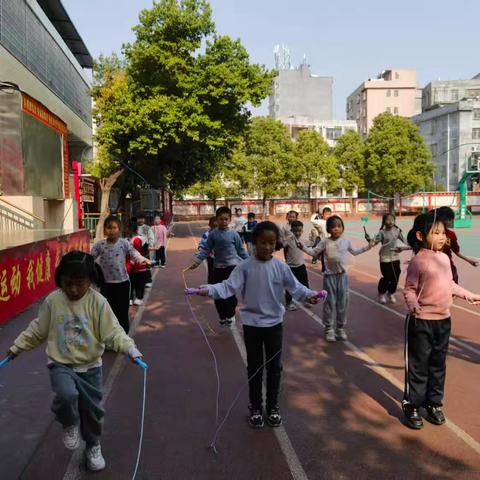 快乐“绳”采飞扬，活力跃动童年🎈——小学一年级1班跳绳社团风采