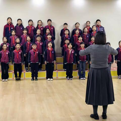 童心颂华章 歌声润成长 ——郑州经开区龙飞小学“唱响新时代”合唱展演活动