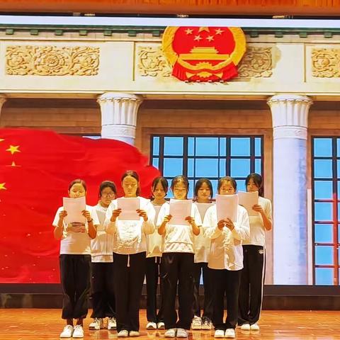 “同向  同心  同行”  爱在上中，相伴成长——“家校联袂，共赢未来”三班家长会总结