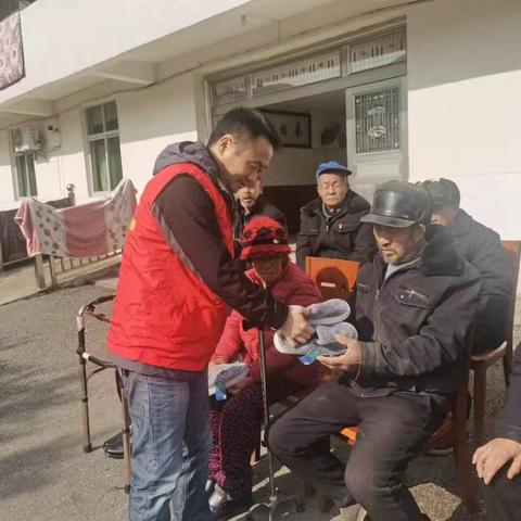 爱心传递 温暖同行