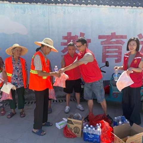 情系环卫工，夏日送清凉丨横山镇民政服务站暖心行动进行时