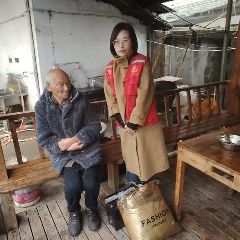寒冬送温暖 关爱不停步——横山镇民政服务站暖心救助在行动
