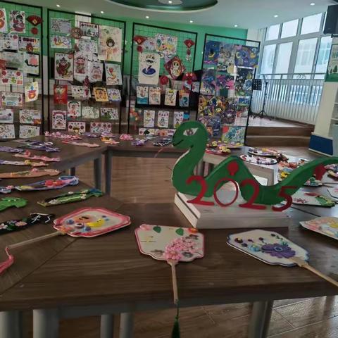 巳蛇闹春—大学路小学举行迎新年美术作品展