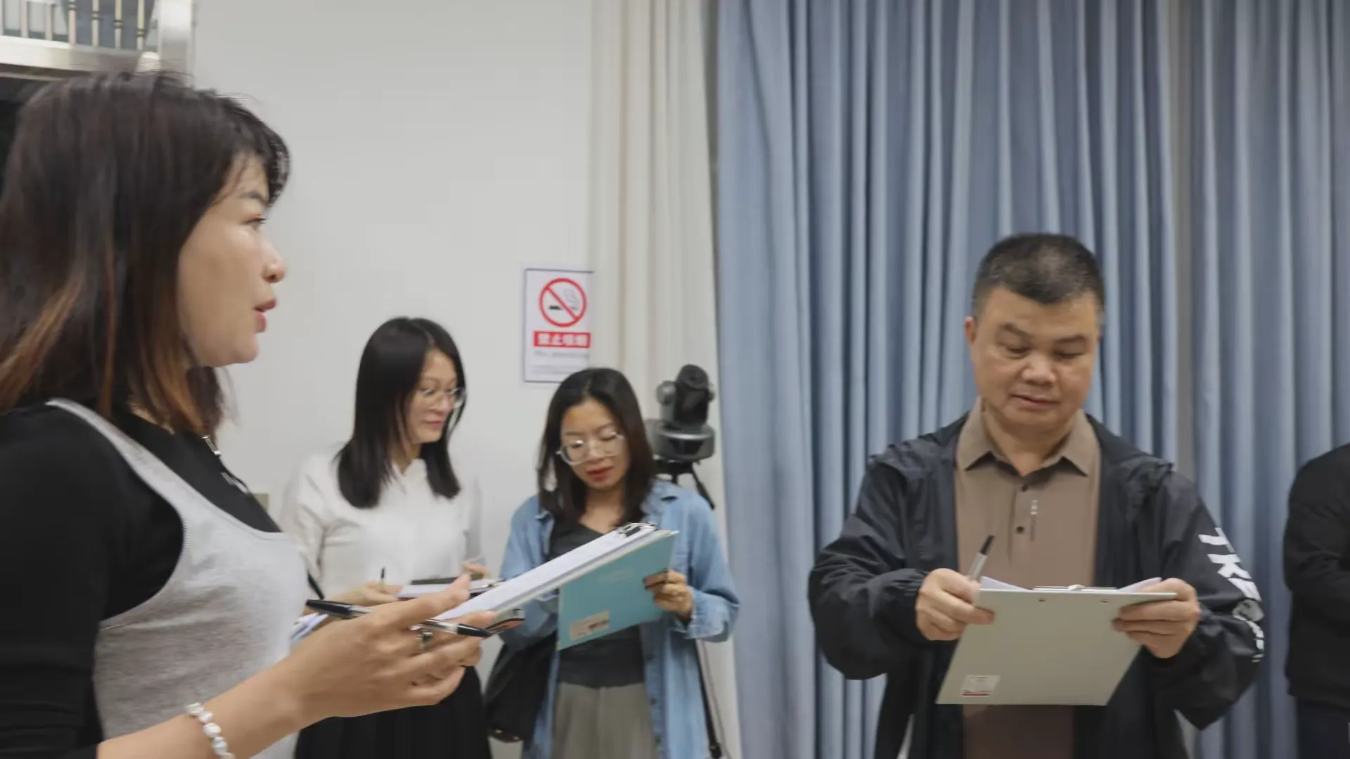 简篇-琅琅书声踏晨曦
孜孜勤学向未来
信宜市华侨中学2024-2025学年第二学期班级读书竞赛暨全校读书大巡班活动