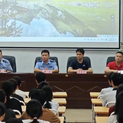 与法同行   护航成长