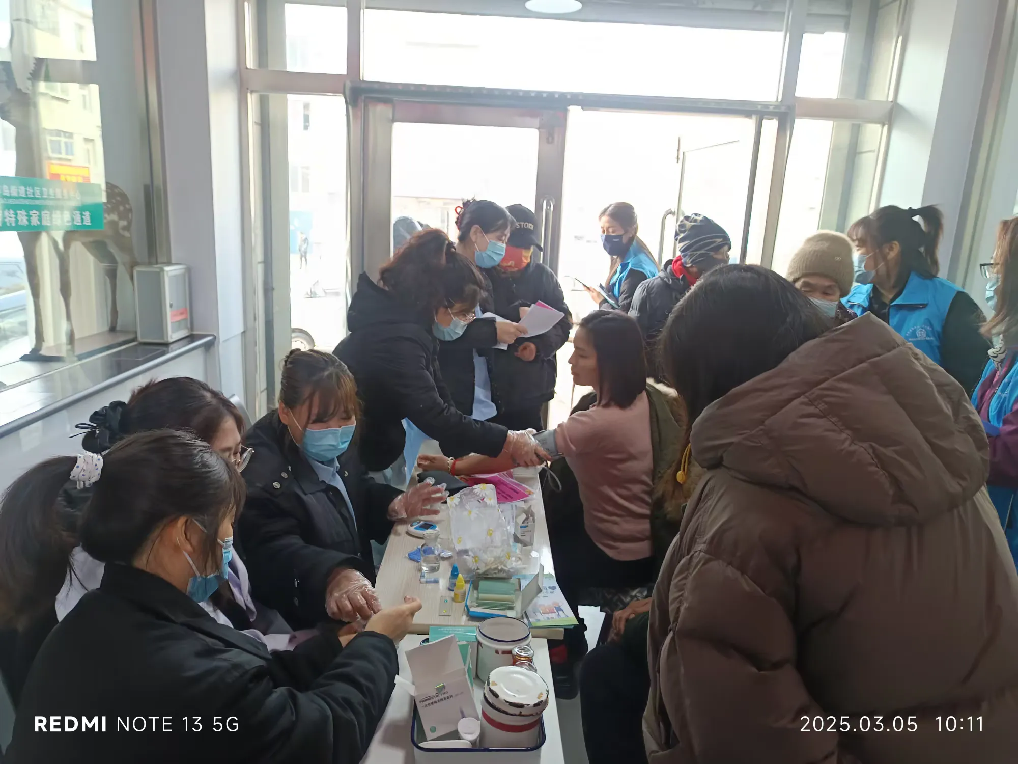 简篇-葫芦岛市第四人民医院开展“学雷锋”义诊活动 新任院长周振强、副院长陈岩 亲自带队