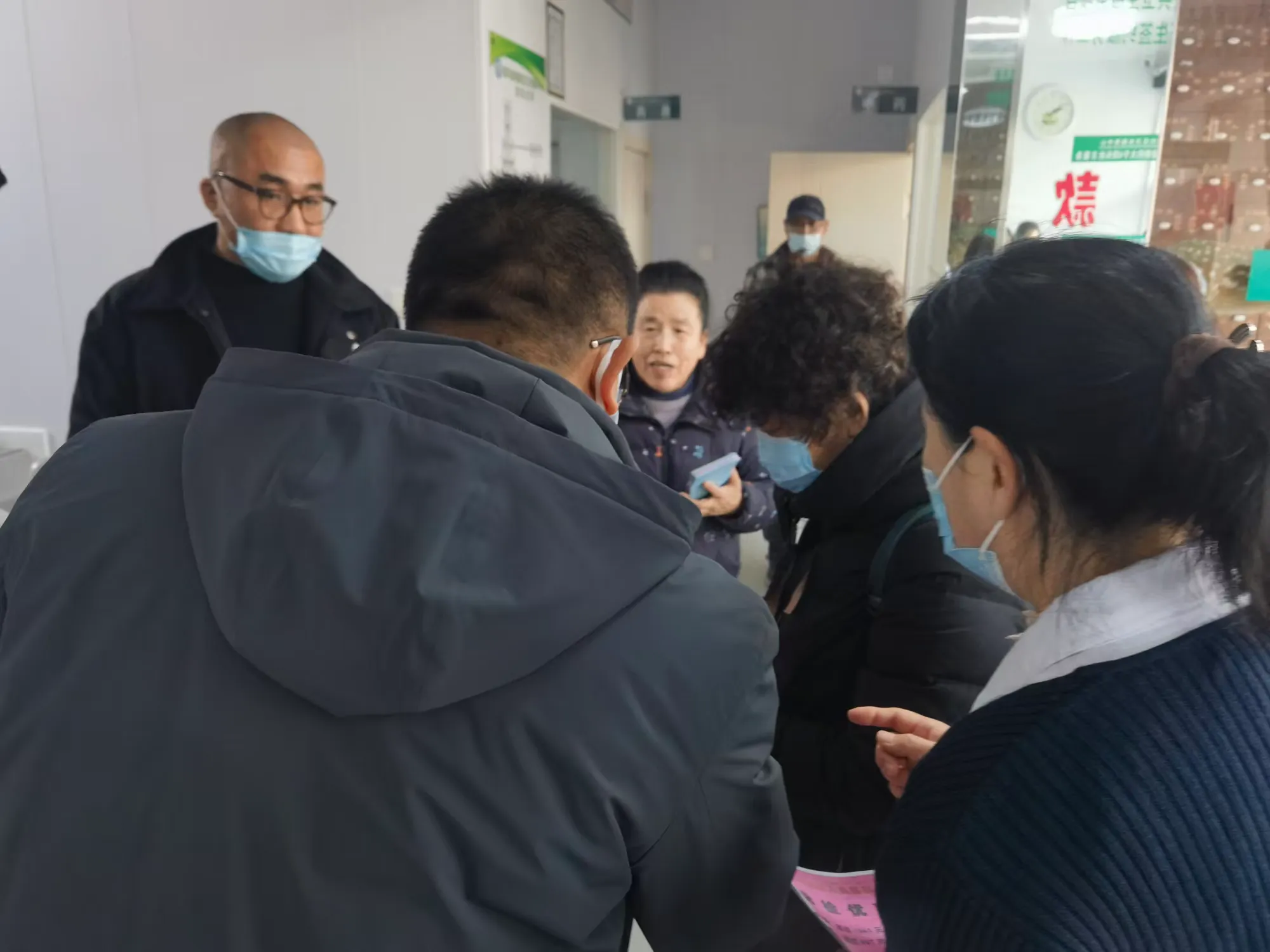 简篇-葫芦岛市第四人民医院开展“学雷锋”义诊活动 新任院长周振强、副院长陈岩 亲自带队