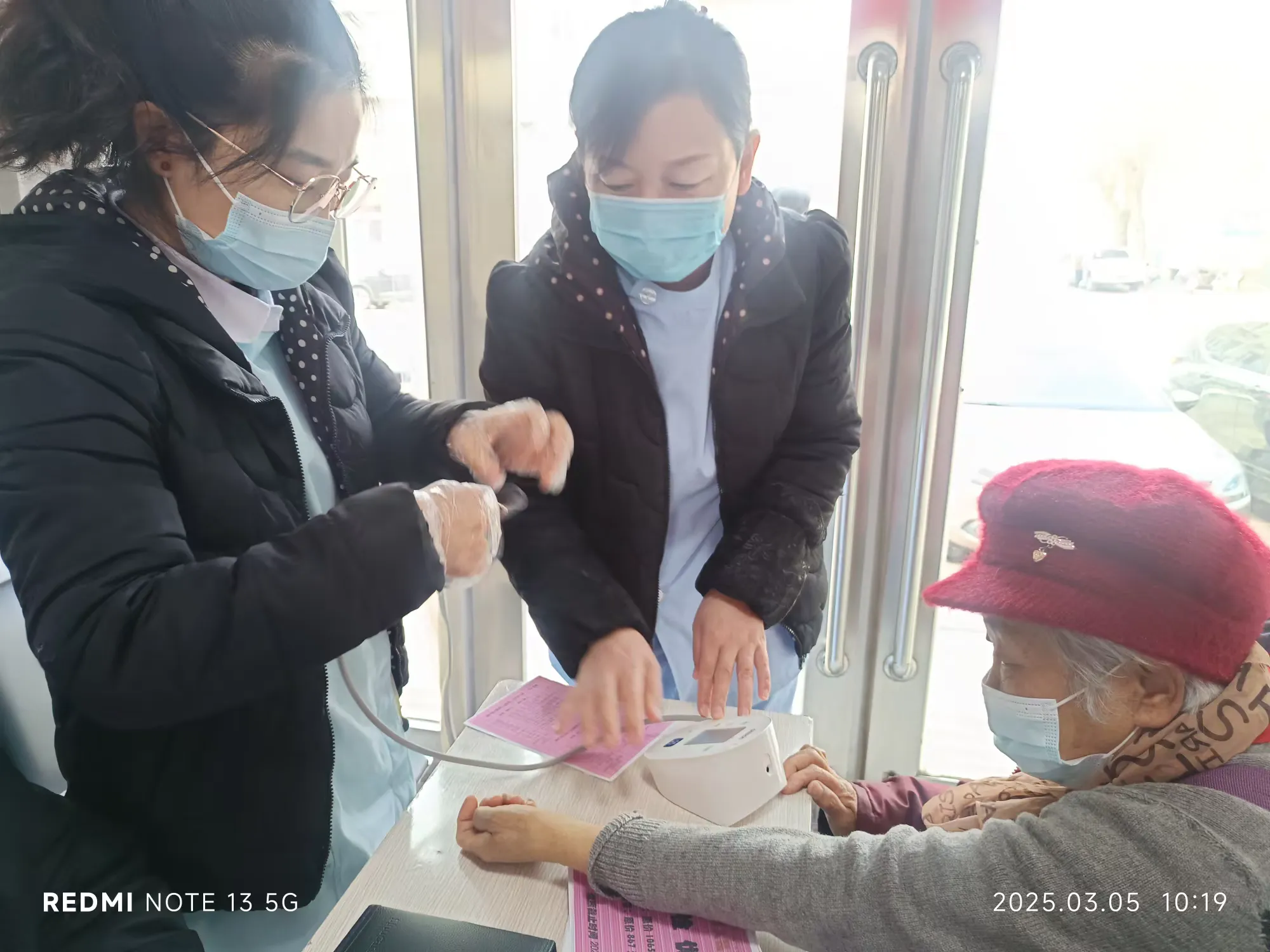 简篇-葫芦岛市第四人民医院开展“学雷锋”义诊活动 新任院长周振强、副院长陈岩 亲自带队