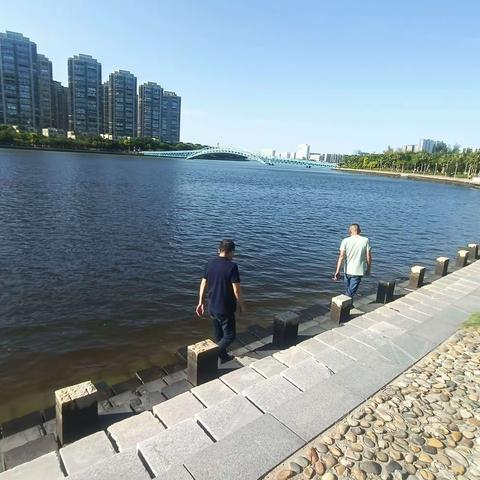 金山街道河湖长办开展河湖巡查