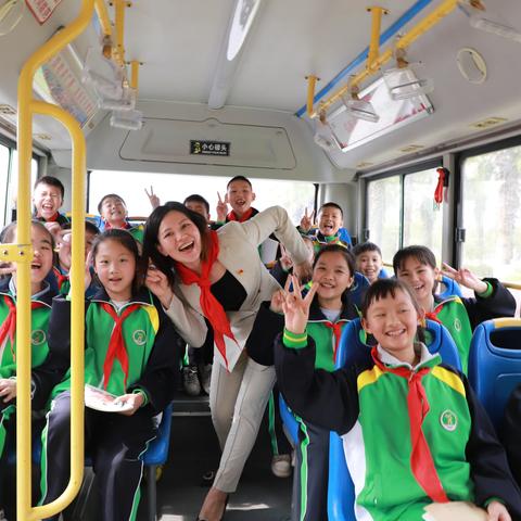 学习气象知识 探索科学奥秘——来宾市祥和小学高新校区少先队员开展社会化实践活动