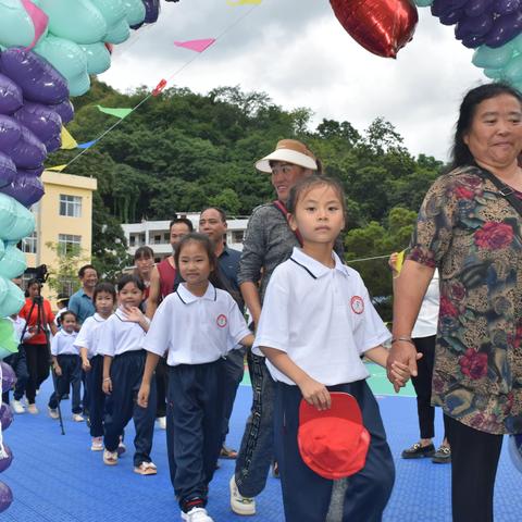 “知礼开门 乐享童年”—兴街镇第二小学2023年秋季学期一年级新生入学仪式活动