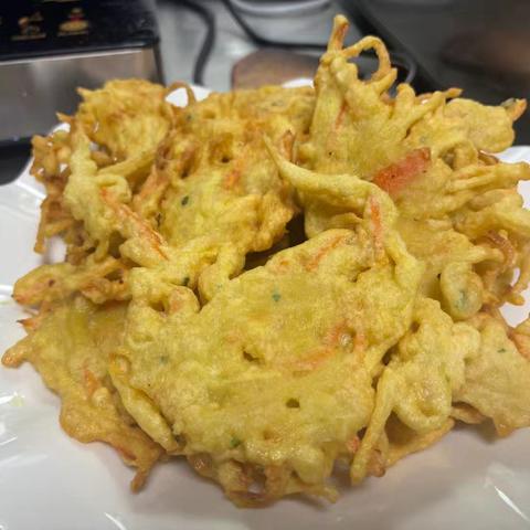 清镇市艾贝儿幼儿园（小二班）【😘童趣面工课💖胡萝卜土豆饼】