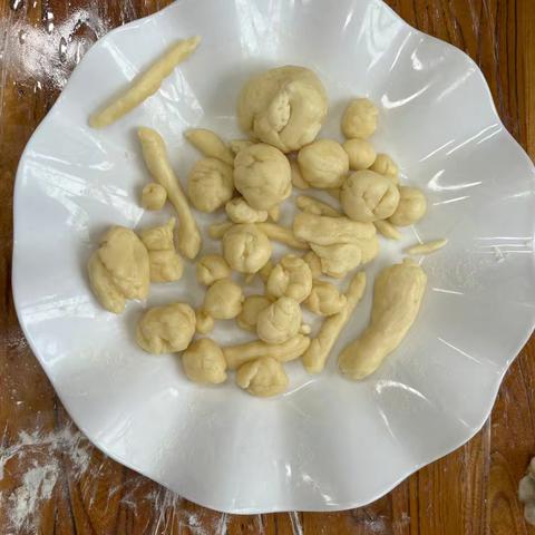 清镇市爱乐幼儿园 ‍小二班面工课——馒头