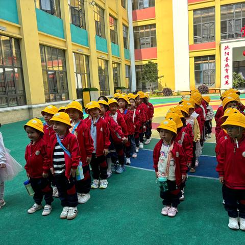 童心向书   一起“趣”阅读——湘粤幼儿园参观书店社会实践活动