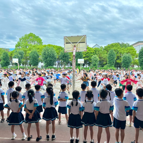童心探小学  衔接初启航——湘粤幼儿园参观宜章县第七完全小学活动
