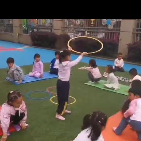 翰林苑幼儿园高老师2025年3月大一班户外游戏观察记录《有趣的呼啦圈》