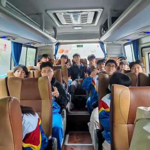 2025年贵州省铜仁第一中学高一年级（3）班“拥抱魅力净峰 ·探索自然奥秘”研学实践主题活动。